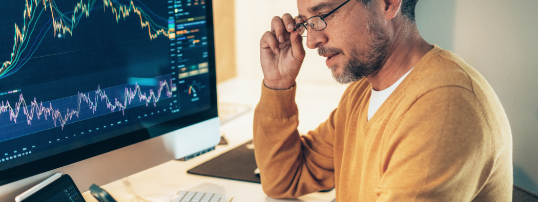 TradingView adalah platform analisis intuitif & kaya fitur. Temukan keunggulannya, integrasi dengan broker & bagaimana Vantage TradingView cocok untuk trader pemula.