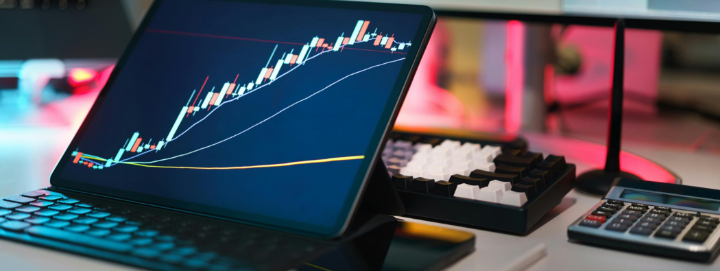 Investor legendaris Jim Rogers menjelaskan mengapa ia kebanyakan berinvestasi dalam bentuk tunai dan bagaimana pendekatan yang "membosankan" dapat menjadi kunci untuk bertahan dari volatilitas pasar.